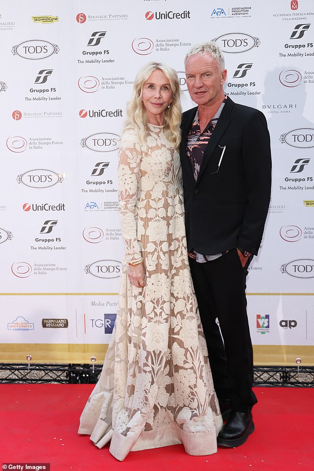 В фильме подробно описывается страсть Труди и Стинга к Италии, а актриса подробно рассказала о своей истории со страной на церемонии в интервью журналу PEOPLE.