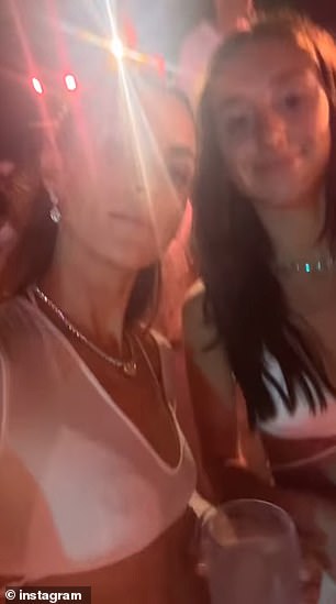 На трогательных кадрах, опубликованных в ее Instagram Stories, Камилла (слева) танцует под песню Мэри Be Happy с Майклом и его 18-летней дочерью Кайли (справа)
