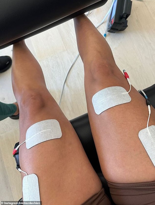 Основательница SKIMS загрузила как видеоролики, так и фотографии, на которых она, по всей видимости, использует форму мышечной стимуляции на верхней части бедер.