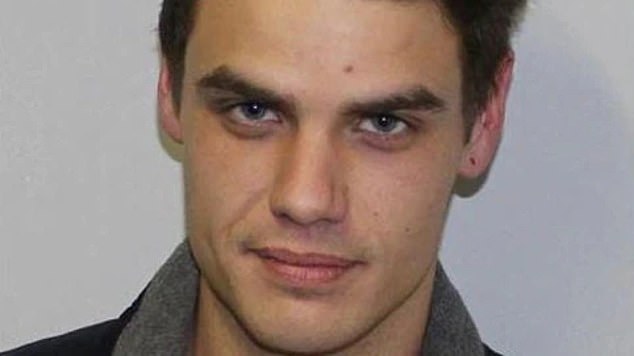 Житель Мельбурна Джесс Мабилия, 28 лет, признавший себя виновным в торговле метамфетамином и GHB, рассказал Бену, Лиаму и Белль из Nova, что он хотел бы начать карьеру модели или принять участие в реалити-шоу.