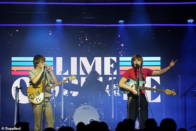 Сиднейская поп-рок-группа Lime Cordiale (на фото) дала ошеломляющее выступление в Liberty Hall в пятницу вечером