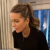 50-летняя Кейт Бекинсейл в понедельник опубликовала в Instagram ретро-ролик, на котором она выглядывает из окна многоквартирного дома, пытаясь привнести немного юмора в то трудное время.