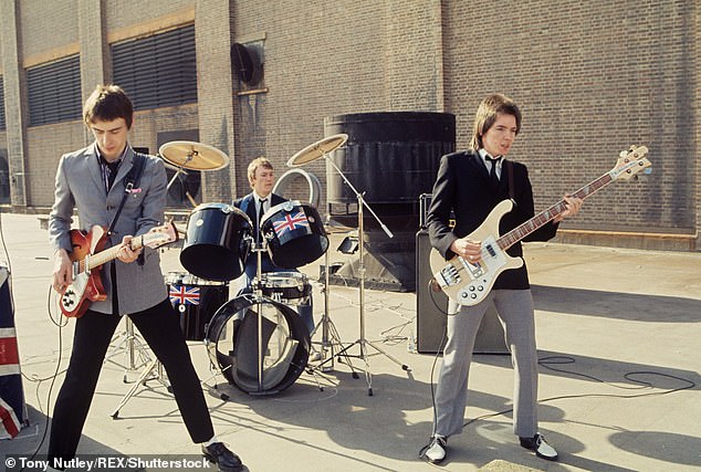 Группа The Jam была распущена в 1982 году фронтменом Полом Уэллером после всего лишь пяти лет существования (на фото 1979 года)