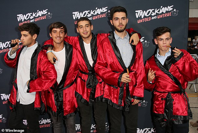 Бо прославился как участник группы розыгрышей на YouTube The Janoskians вместе со своими братьями Люком и Джаем и друзьями Джеймсом Яммуни и Дэниелом Сахьюни в 2010-х годах, но дистанцировался от них в 2021 году.