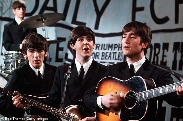 На вершине чартов! The Beatles — любимая британская группа среди слушателей BBC Radio 2, обгоняющая The Rolling Stones. Но кто нравится ВАМ?