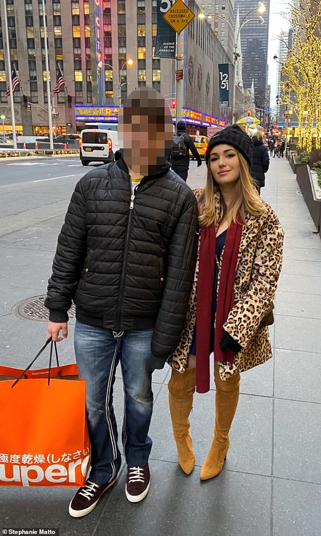 Это было страшно. Я чувствовал, что моему брату промыли мозги. Видите ли, моя семья всегда была либеральной. Моя мать и я — гордые демократы, и, наверное, я всегда предполагал, что мой брат последует нашему примеру. (На фото: Матто с братом).