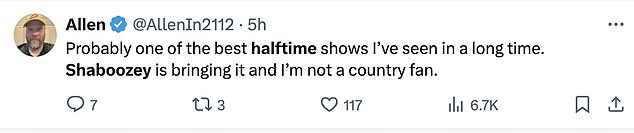 Шестиминутный сет получил восторженные отзывы в Интернете, причем многие на X аплодировали Шабузи за семейное выступление, которое резко контрастировало с обычными выступлениями в перерыве между таймами.