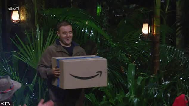 ITV обвиняют в «бесстыдной» рекламе Amazon, поскольку во время последнего эпизода знаменитостям доставляют их предметы роскоши в фирменных коробках