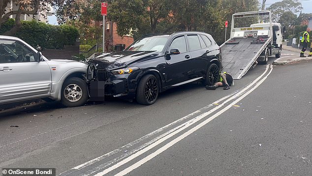 Сообщается, что радиоведущая находилась за рулем своего черного BMW X5 xDrive40i 2023 года выпуска, когда инцидент произошел на Дадли-стрит в Рандвике.