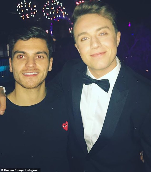 Друг Романа Джо покончил с собой в 2020 году, оставив своих близких шокированными и убитыми горем его внезапной кончиной.