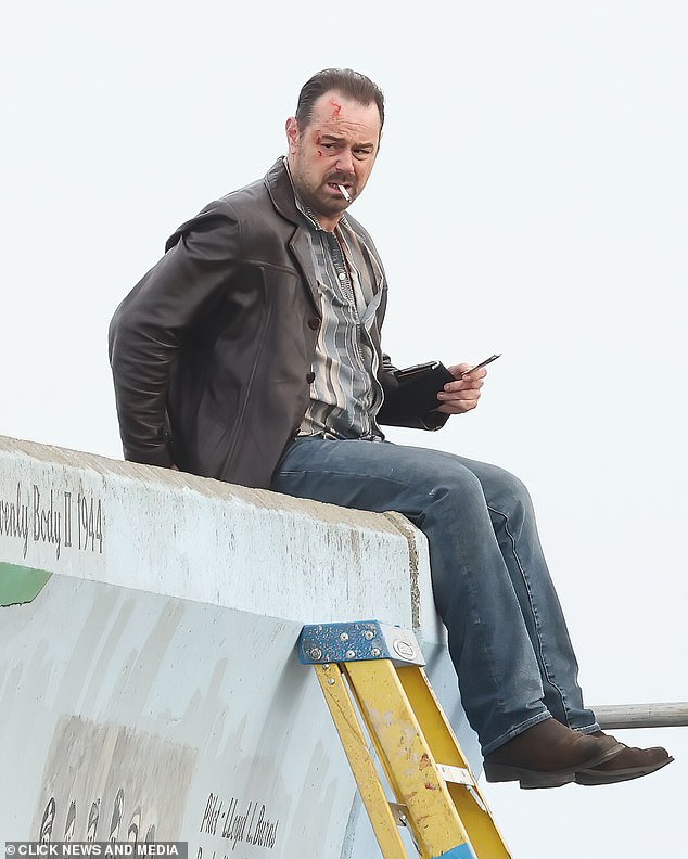 Персонаж Дэнни, Ли, выглядел невесело в новых снятых сценах.