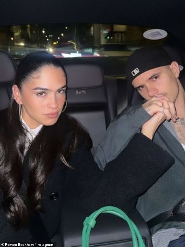 Ромео и Ким стали официальными лицами Instagram в прошлом месяце, и Ромео, кажется, одурманен Ким, когда он с милым щелчком взялся за свою историю.