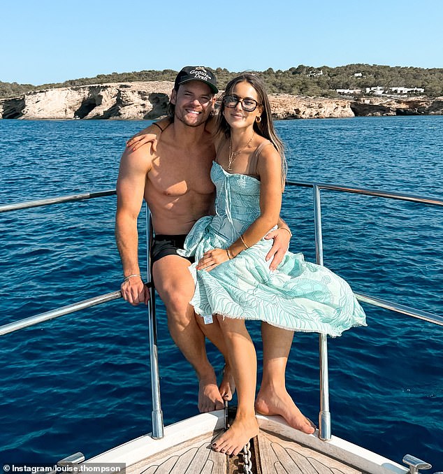Она добавила: «Это действительно сложное ощущение, будто ты снова застрял, не можешь пошевелиться и застрял в кровати». Одна вещь, которая на этот раз отличалась от других моих переживаний, и она была не очень хорошей, заключалась в том, что у меня были эти ужасные галлюцинации».