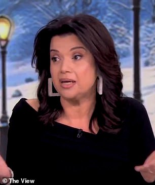 The View начал неделю на пламенной ноте, когда Вупи Голдберг и Ана Наварро спорили о том, как подготовиться к возвращению Дональда Трампа в Белый дом.