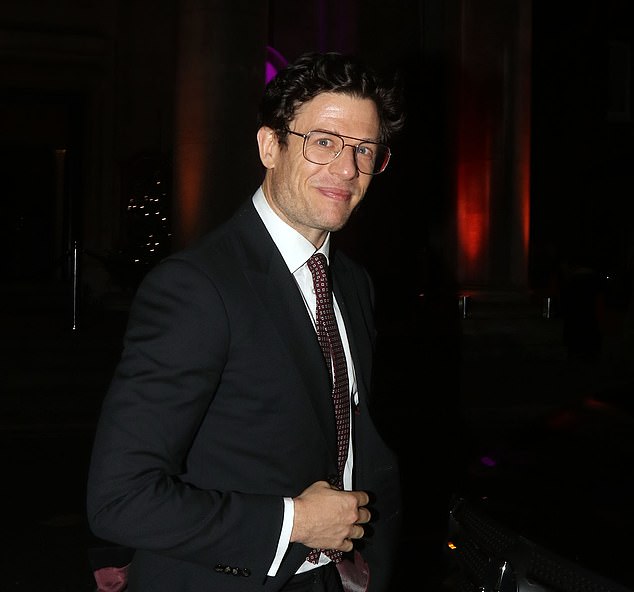 Джеймс Нортон блестяще появился на мероприятии