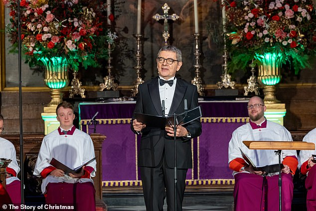 Роуэна также попросили прочитать чтение на службе в этом году.