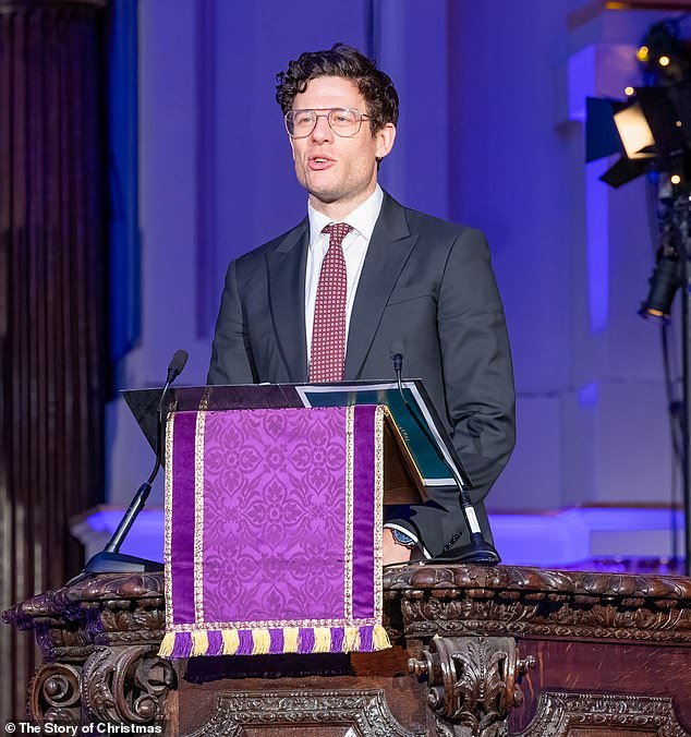 Джеймс был изображен за кафедрой