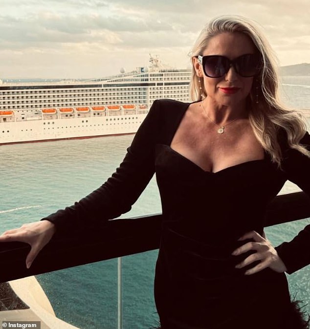 Новость о падении матери Рут появилась после того, как ее бывший муж Имонн Холмс спровоцировал слухи о помолвке со своей новой девушкой Кэти Александер (на фото).