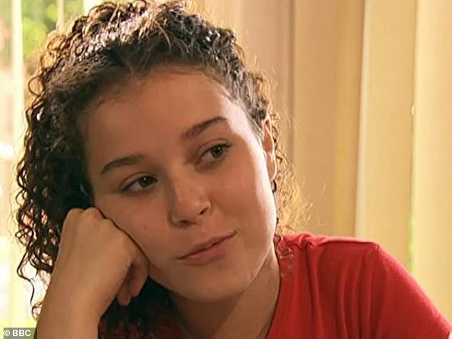 Трейси была центральным персонажем сериала и часто мечтала о жизни за пределами дома престарелых, где, по ее мнению, ее мама была голливудской звездой.