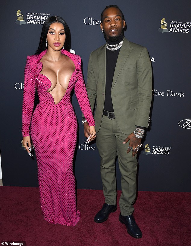 У Offset и Cardi B, на фото в 2020 году, трое детей.