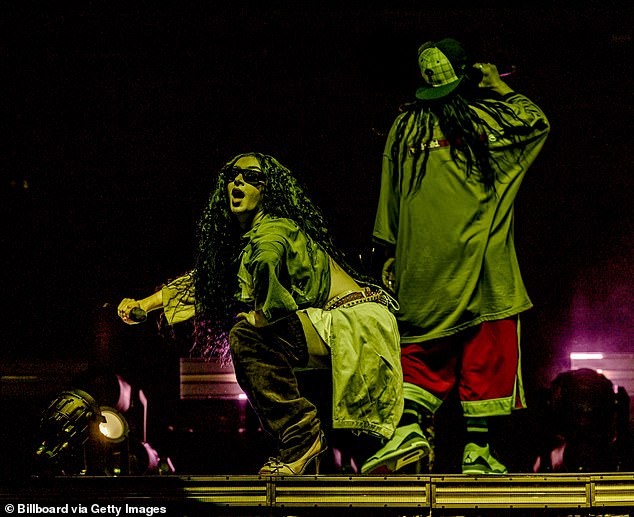 Новое исследование торговой организации BPI показывает, что артистки 34 недели находились на первом месте в списке хитов; на фото Билли Эллиш и Чарли XCX