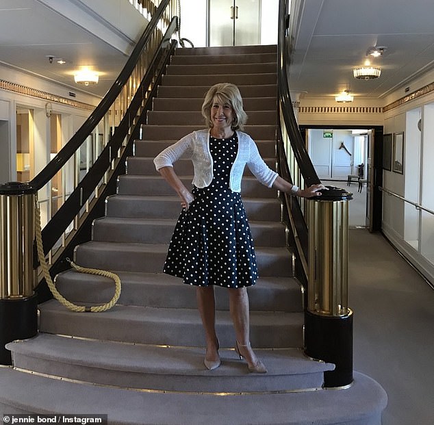 Обычно ее можно найти репортажем о махинациях в Букингемском дворце, но Дженни Бонд обратила свое внимание на «Лучников» на Radio 4.