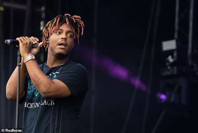 На этой неделе Juice WRLD выпустил посмертный альбом под названием The Party Never Ends, и у его поклонников есть мысли по этому поводу. Видно здесь 6 июля 2019 г.