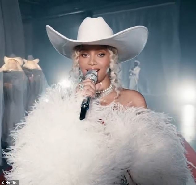 Показательно количество зрителей рождественского выступления Бейонсе Ноулз-Картер в перерыве между таймами НФЛ, которое проходило на стадионе NRG в ее родном городе Хьюстоне.