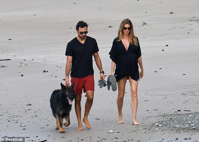 В ноябре Бюндхен заявила, что, по ее мнению, в жизни «не существует идеальной дорожной карты», которой нужно следовать.