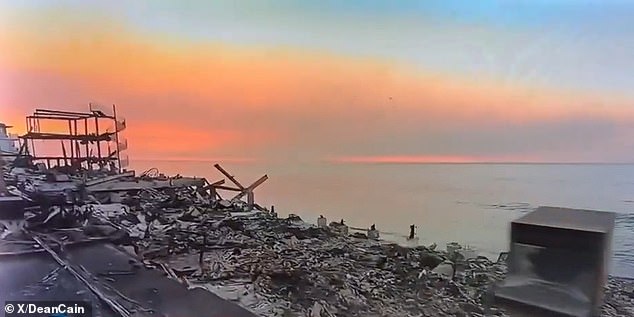 На видео видно, что пожар полностью уничтожил недвижимость на берегу океана, которую он выставил за 7,25 миллиона долларов в марте 2023 года, прежде чем продать ее за 6,25 миллиона долларов в мае.
