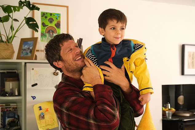 Джеймс играет Пита Райли в сериале