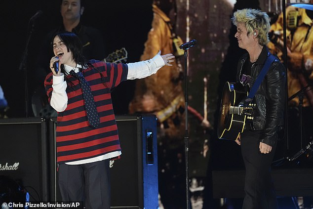 Айлиш и Green Day - лишь два именитых исполнителя, запланированных на этот вечер, а среди других мегазвезд - Леди Гага и Стиви Уандер.