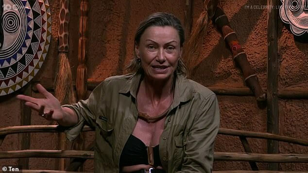 Ники Бакли (на фото) рассказала, каково было быть телеведущей в «Распродаже века», будучи беременной сыном в 1997 году.