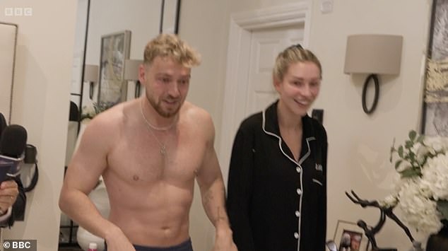 Поклонники Сэма Томпсона и Зары МакДермотт остались в ужасе после того, как бывшая пара вместе появилась в субботу на шоу Майкла Макинтайра «Большое шоу», снятом незадолго до их расставания.