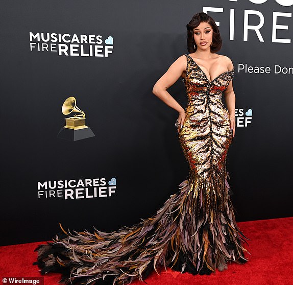 ЛОС-АНДЖЕЛЕС, КАЛИФОРНИЯ - 02 ФЕВРАЛЯ: (ТОЛЬКО ДЛЯ РЕДАКЦИИ) Карди Би на 67-й церемонии вручения премии GRAMMY 02 февраля 2025 года в Лос-Анджелесе, Калифорния. (Фото Jon Kopaloff/WireImage)