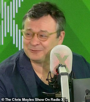 В понедельник в шоу Криса Мойлса на Radio X к нему присоединился его коллега по группе.