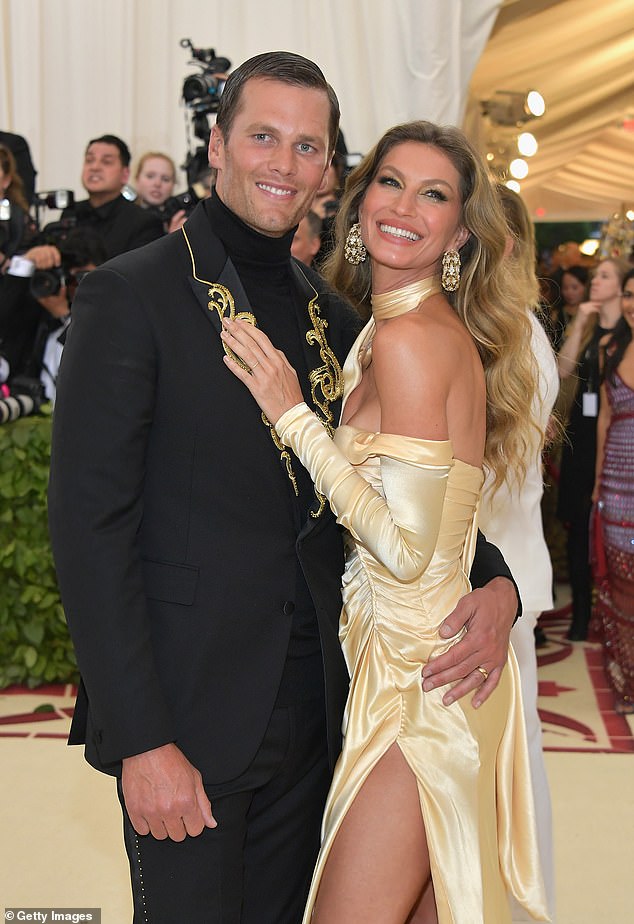 Брэди и Бундхен на выставке Heavenly Bodies: Fashion & The Catholic Imagination Costume Institute Gala в Метрополитен-музее в Нью-Йорке в 2018 году