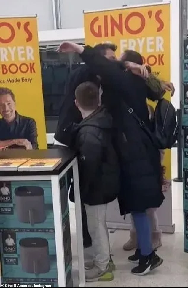 Это произошло после того, как Джино впервые вернулся в Instagram после многочисленных обвинений в неподобающем поведении.