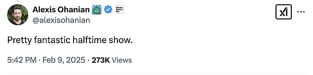 Алексис также поделился несколькими фотографиями поля из своей VIP-ложи