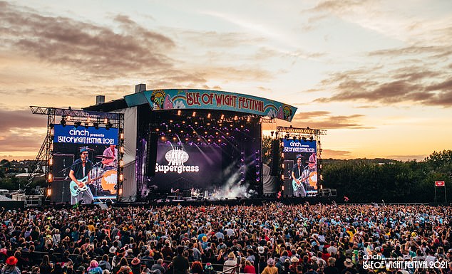 Faithless, The Script, Jess Glynne и Example также были добавлены к составу участников фестиваля Barclaycard presents The Isle of Wight Festival, который проводится с 1968 года.