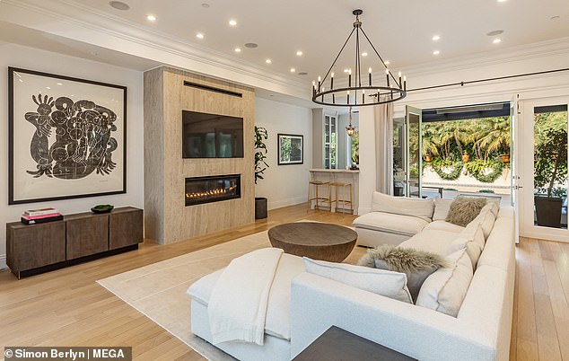 Великолепная резиденция может похвастаться просторной гостиной