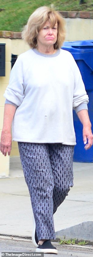 В прошлом году на 90s Con Хикс рассказала, что 44-летняя Митчелл и Биель были влюблены в Барри Уотсона.