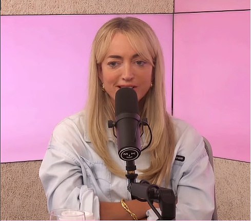 ИИ-платформа DeepSeek утверждает, что Джеки стоит $10 млн, а Grok и ChatGPT говорят, что ее состояние оценивается в $50 млн.