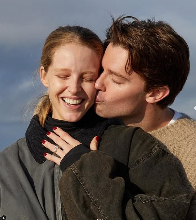 Получение роли принесло свои жертвы. Молодая звезда даже отложил свою свадьбу с давней подругой Эбби Чемпион, получив роль через неделю после того, как он сделал ей предложение.