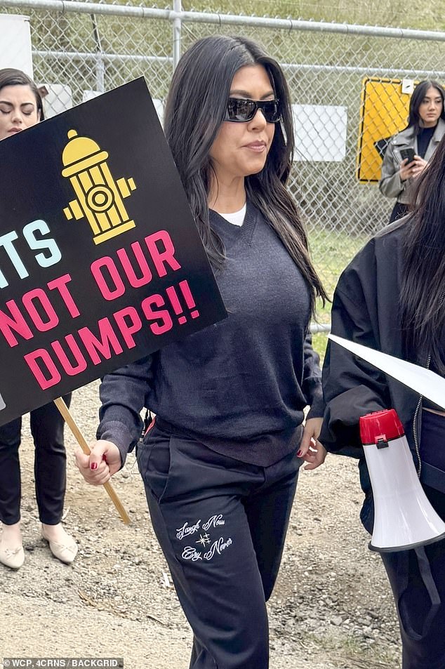 Во время акции протеста Куртни дала интервью местным новостным каналам и сказала: 