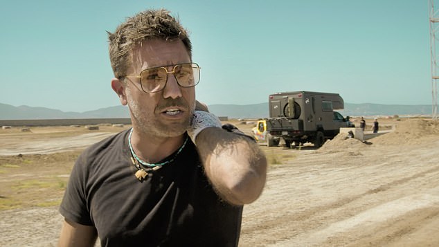 Их шоу выходило с 2018 года. Теперь ITV разорвал отношения с 48-летним Джино и не будет показывать повторы его телешоу.