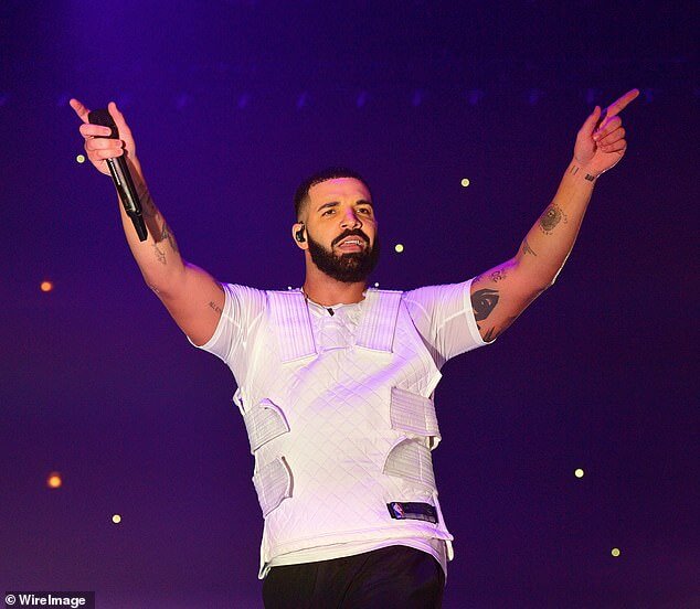 Канадский рэпер Дрейк, конечно, не боится тратить деньги во время своего австралийского турне Anita Max Win.