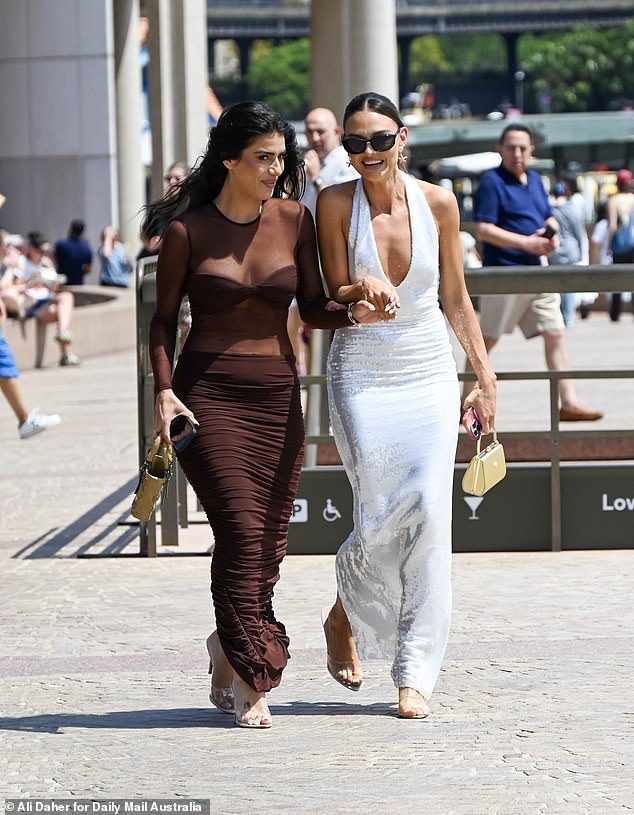 Невесты из Married At First Sight Карина Мирабиле (слева) и Вероника Клоэрти (справа) в четверг вскружили голову, выйдя в полном глэм-режиме на эксклюзивное модное мероприятие Nookie.