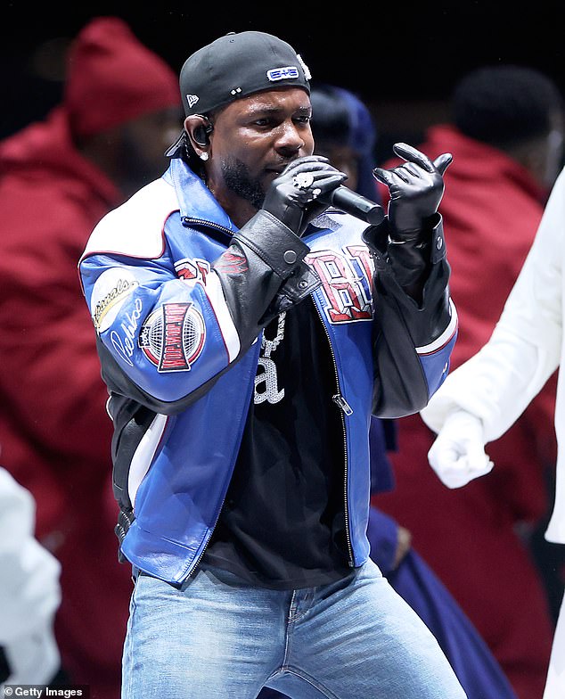 Рэпер вышел на сцену Caesars Superdome в Новом Орлеане в воскресенье перед тем, как 