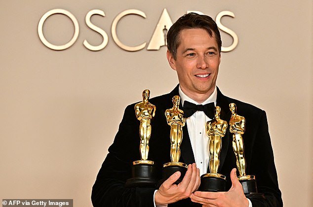 Сценарист и режиссер 